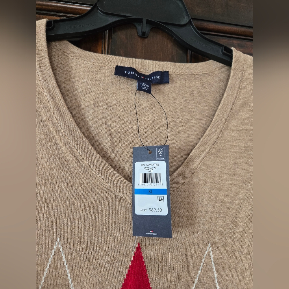 Tommy Hilfiger Men's V-Neck Sweater in Tan, Tall